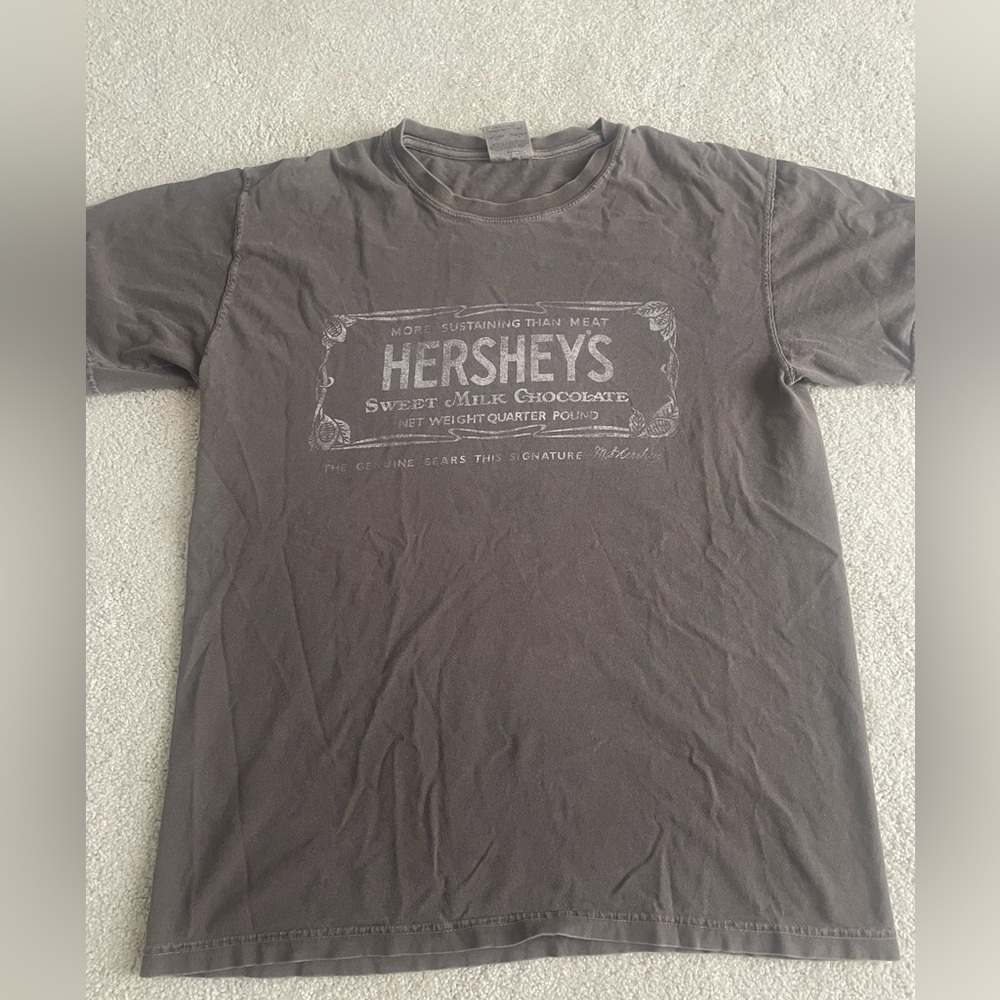 Brown Hershey's Chocolate World more sustaining than meat tee size medium
